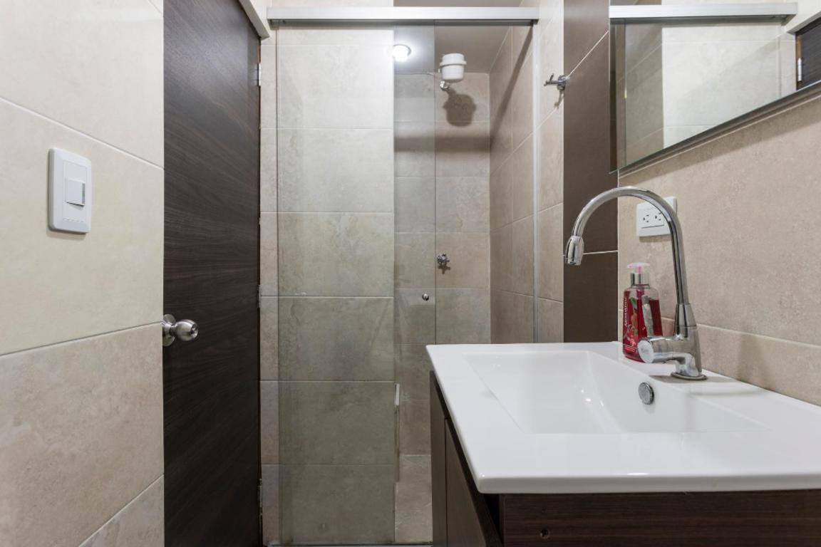 Appartement Apartastudio Calasanz- Cerca Estacion Metro Floresta Medellín